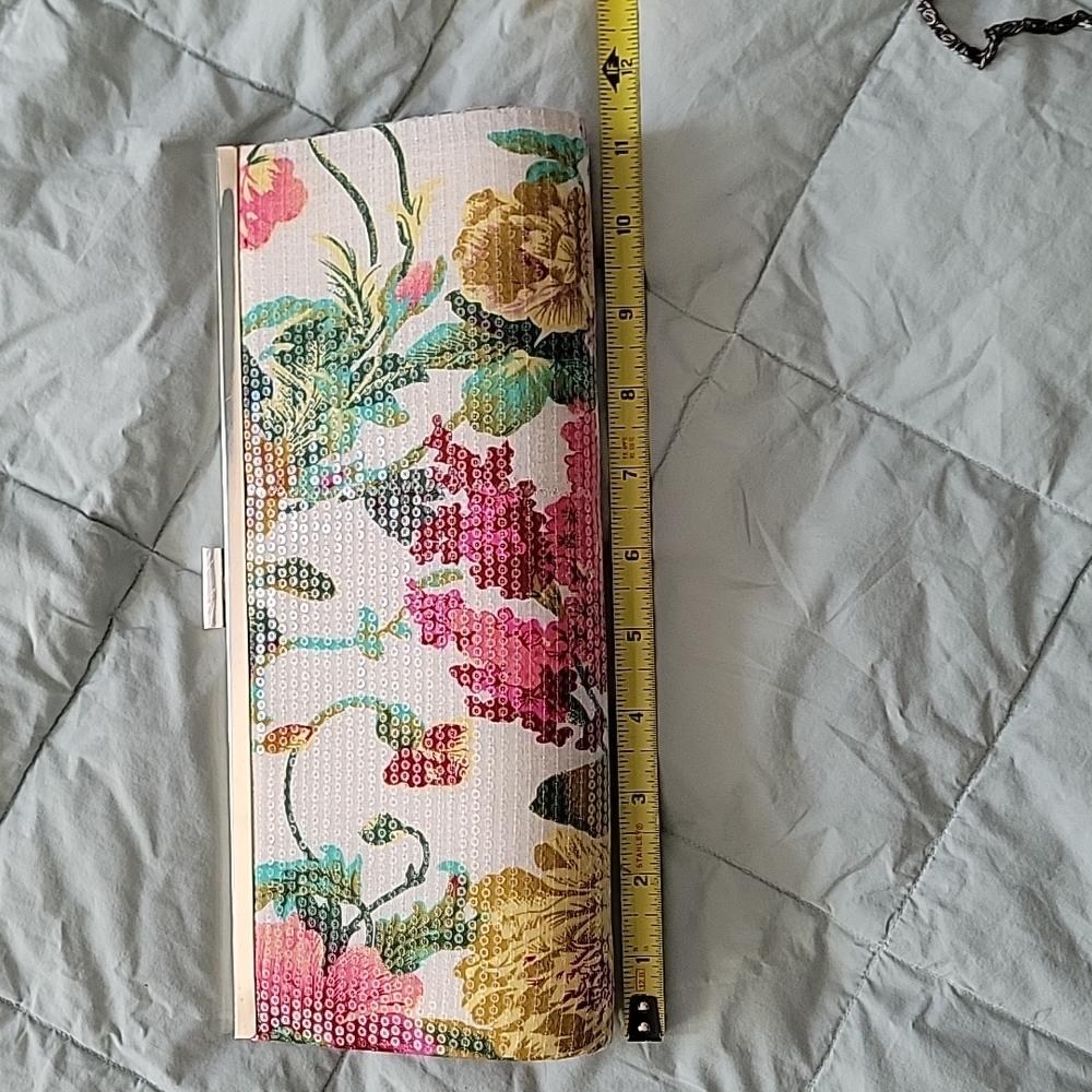 4 ASSORTMENTS OR EVENING BAGS - Picture 4 of 16